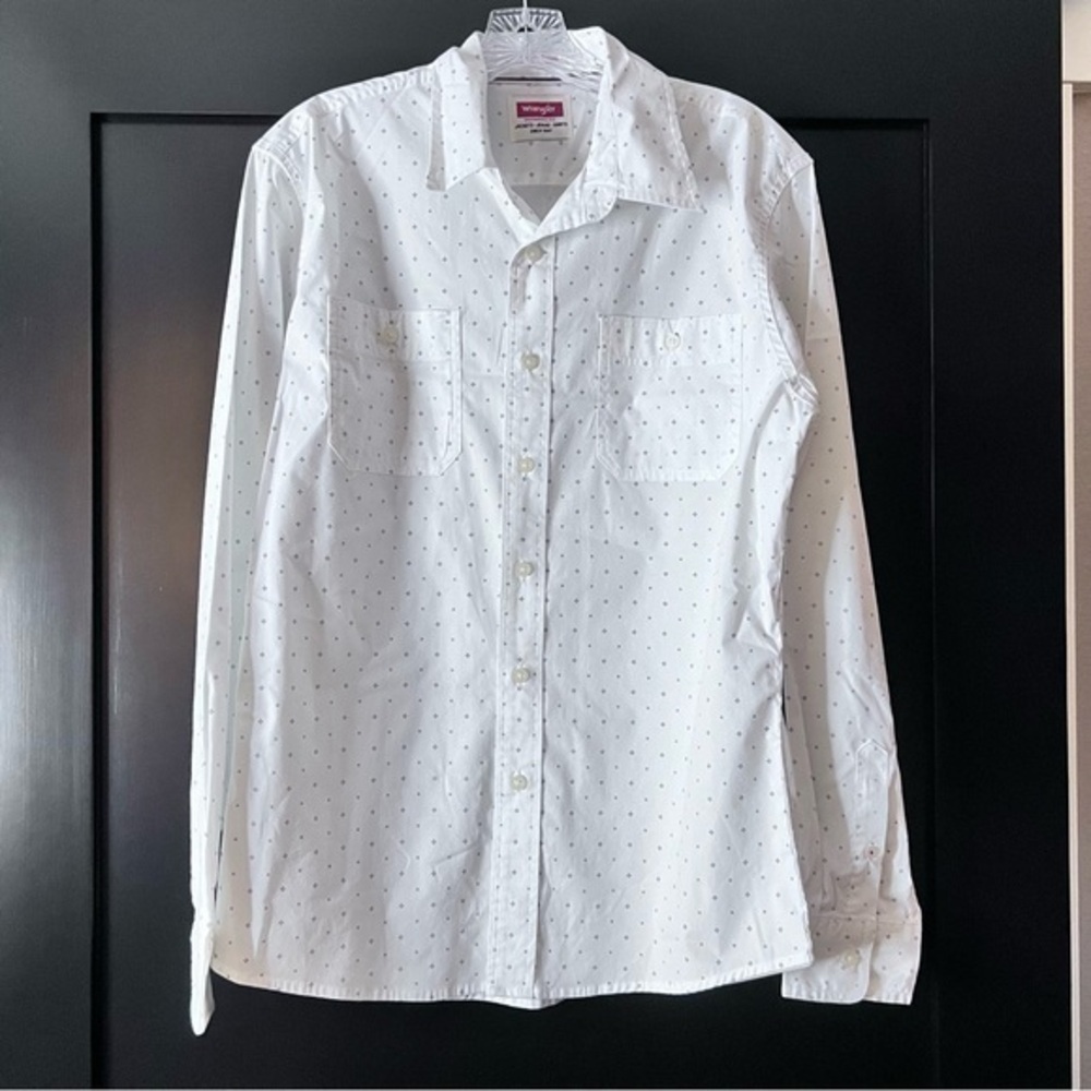 Wrangler men’s long sleeve button down shirt size medium